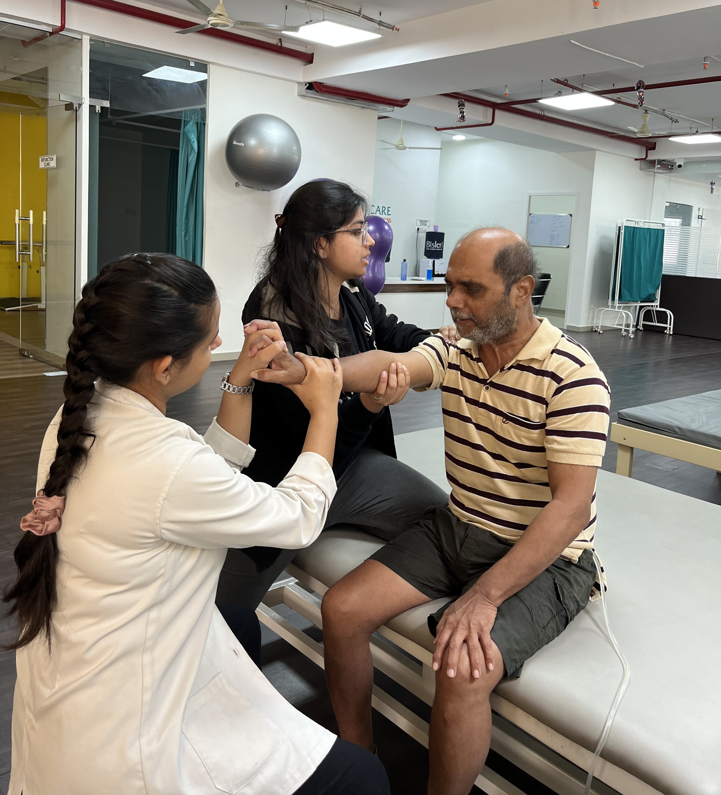 A patient receives compassionate oncology physiotherapy at Apricot Care in Pune, focusing on regaining strength