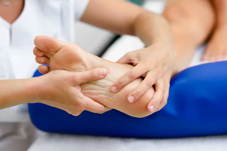 Heel pain causes and physiotherapy treatment in Pune Hindi